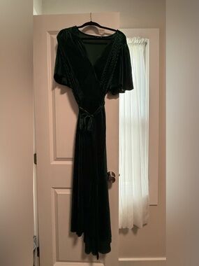 Plush Emerald Velvet Wrap Maxi Dress with Tie Waist
